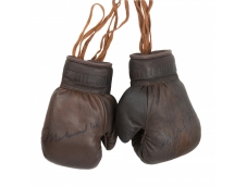 Перчатки сувенирные TITLE Ali Collectors Leather Autograph Gloves